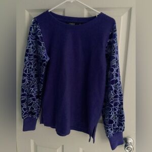 IMAN Global Chic Purple Blue Top with cutout lace design on sleeves - size small